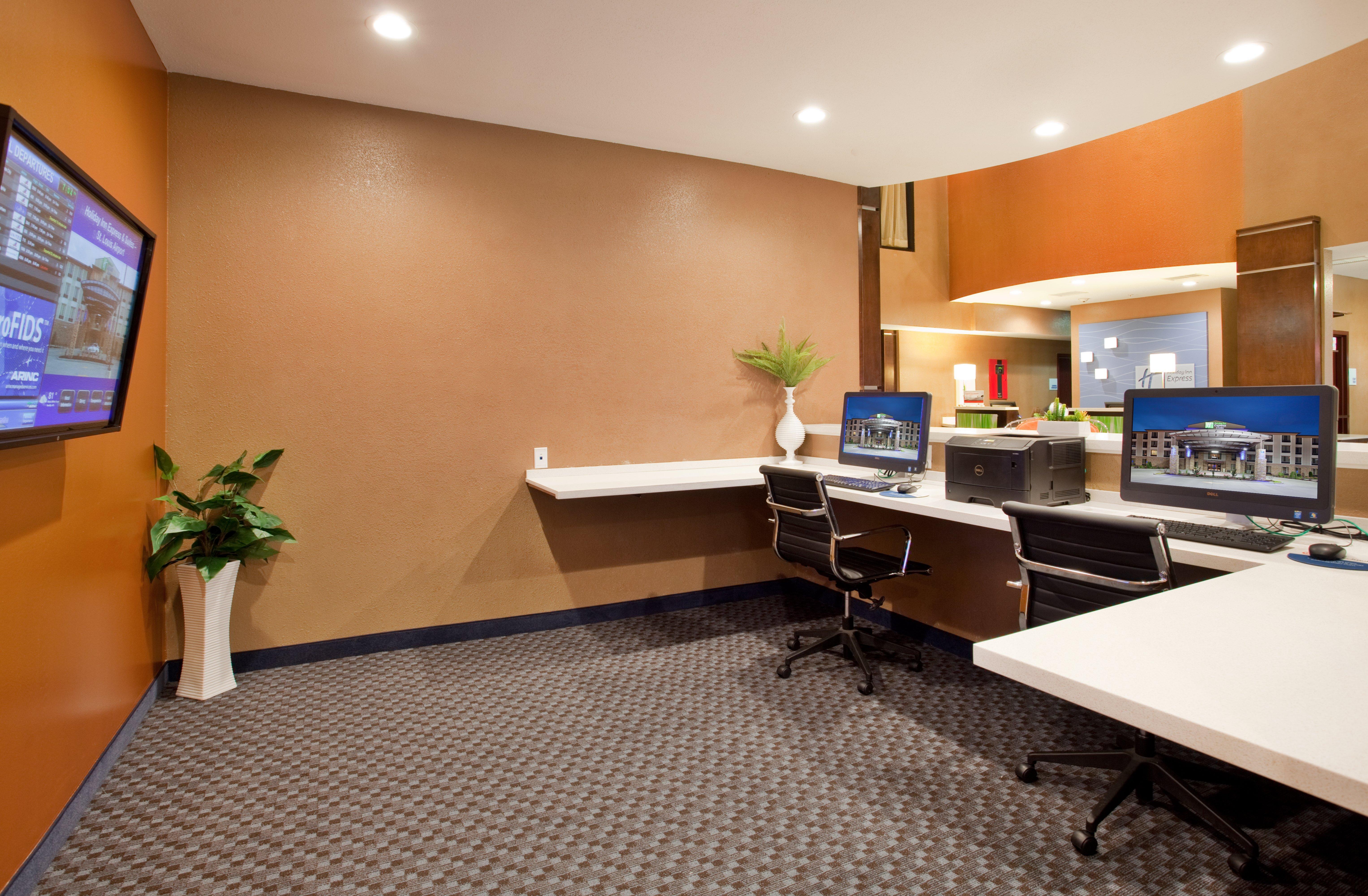 Holiday Inn Express & Suites St Louis Airport By Ihg Woodson Terrace Exterior foto